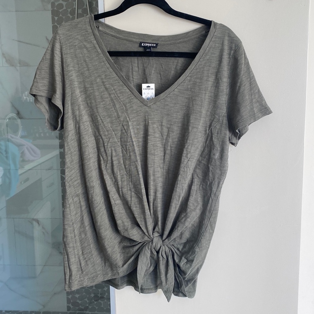 New with tags. Express army green short sleep with tie bottom